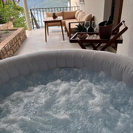 Apartment Amor, Flat With Private Hot Tub, Breathtaking Views And Free Parking In A Garage, Bookable Year Round, Also Take A Look At Our Flat Coccolina Rabac