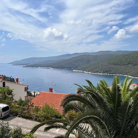 Apartamento Amor-Sea View Apartment With Private Hot Tub And Sauna Rabac